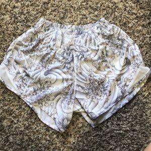 Lululemon Hotty Hot short 4”